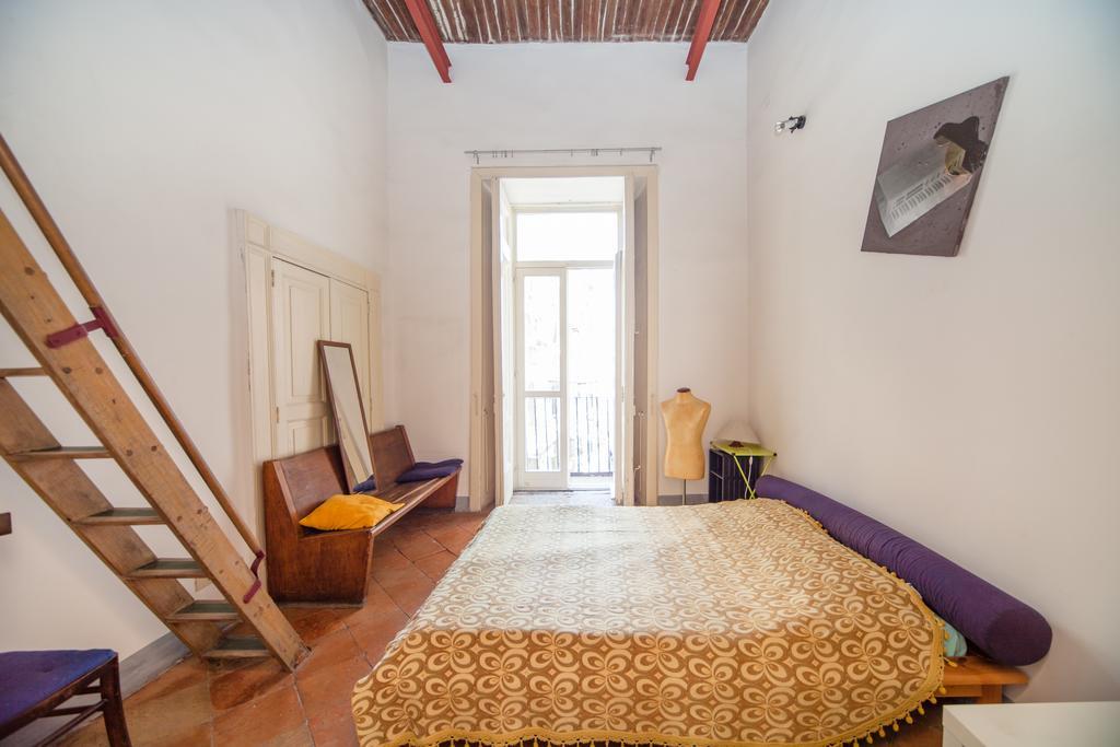 B&B Stella 10 Neapel Rum bild